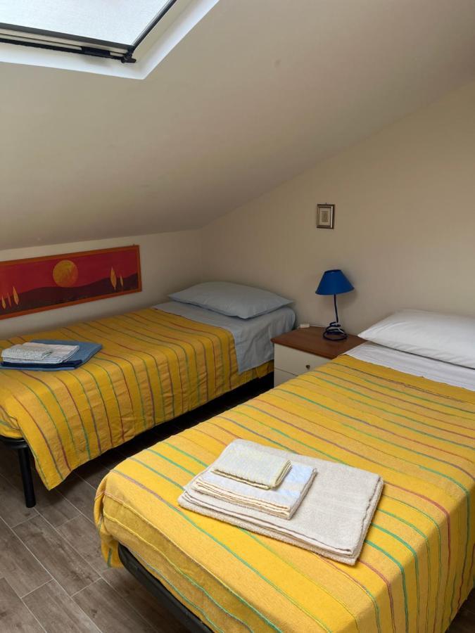 Yellow House Apartment ฟิวเมเฟรดโด ดิ ชิซิเลีย ภายนอก รูปภาพ