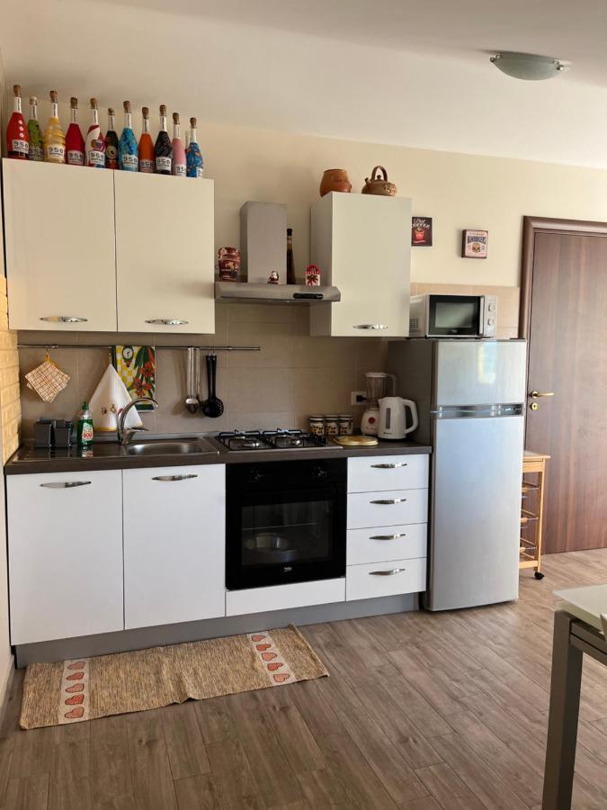 Yellow House Apartment ฟิวเมเฟรดโด ดิ ชิซิเลีย ภายนอก รูปภาพ